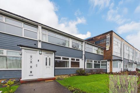 2 bedroom flat to rent, High Moor Court, Moortown, Leeds, LS17