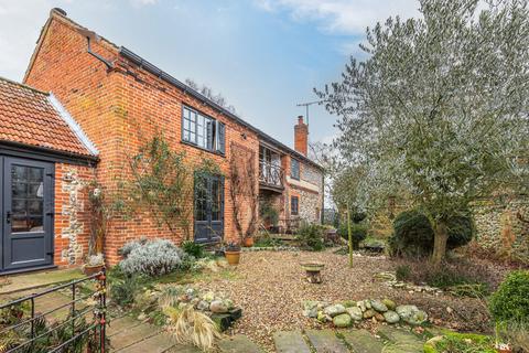 undefined, Sculthorpe