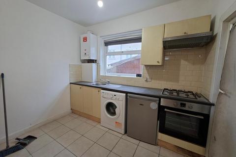 Studio to rent, Saint Margaret's Avenue, London, N15