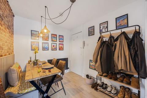 undefined, London Road, Cheltenham, Gloucestershire, GL52