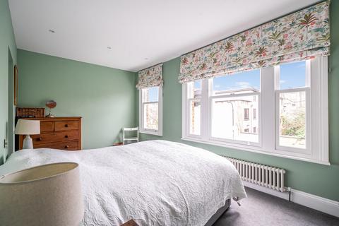 4 bedroom end of terrace house for sale, Bloemfontein Avenue, London