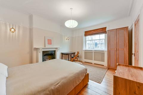 4 bedroom flat to rent, Hill Road, St John's Wood, London, NW8