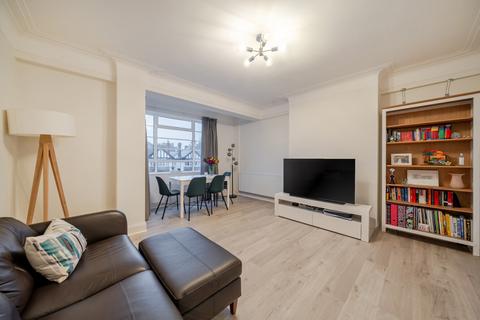 3 bedroom flat for sale, Woodside, Wimbledon, London, SW19