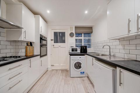 3 bedroom flat for sale, Woodside, Wimbledon, London, SW19