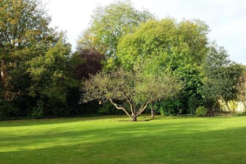 3 bedroom flat for sale, Woodside, Wimbledon, London, SW19
