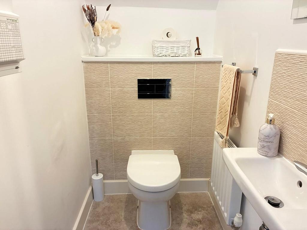 Cloakroom/Wc