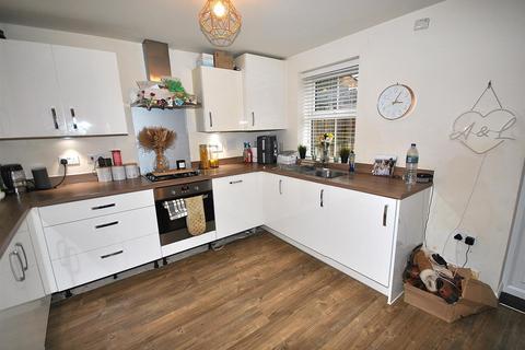 3 bedroom terraced house for sale, De Bray Close, Northampton