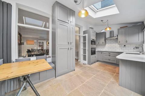 3 bedroom flat for sale, Brondesbury Villas, London NW6
