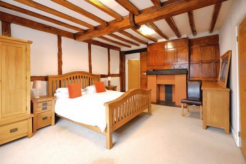 2 bedroom flat to rent, High Street, Central, Stratford-upon-Avon, CV37