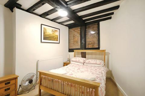 2 bedroom flat to rent, High Street, Central, Stratford-upon-Avon, CV37