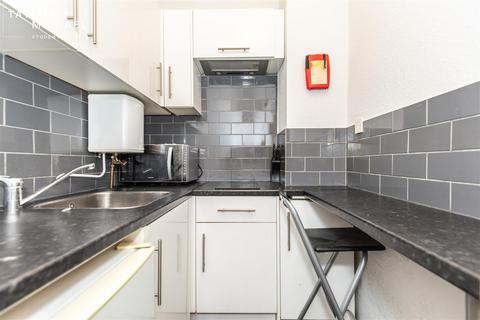 1 bedroom in a house share to rent, Dorset Gardens, Brighton