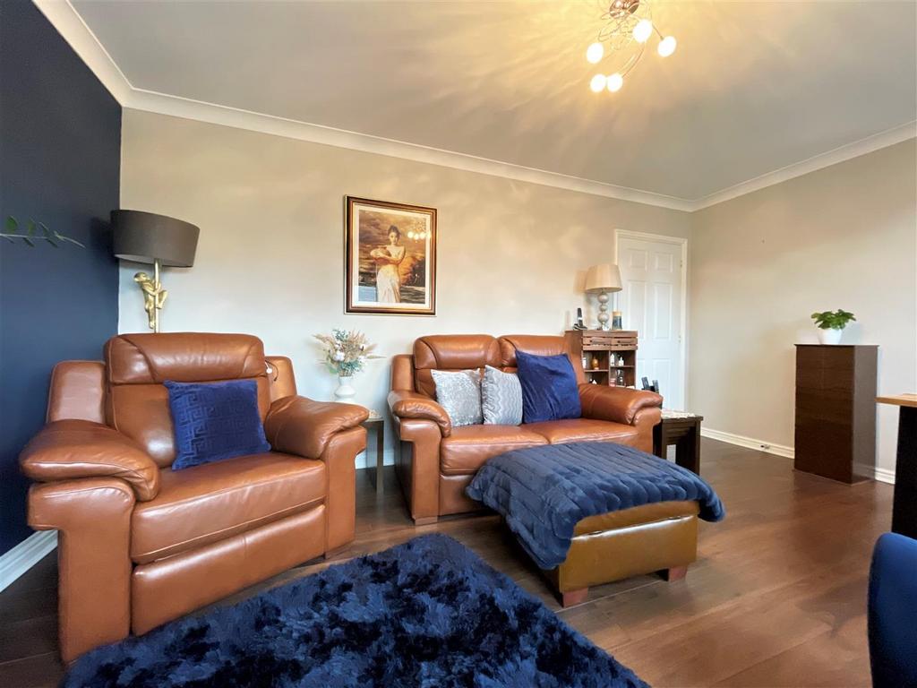 Lounge/dining area