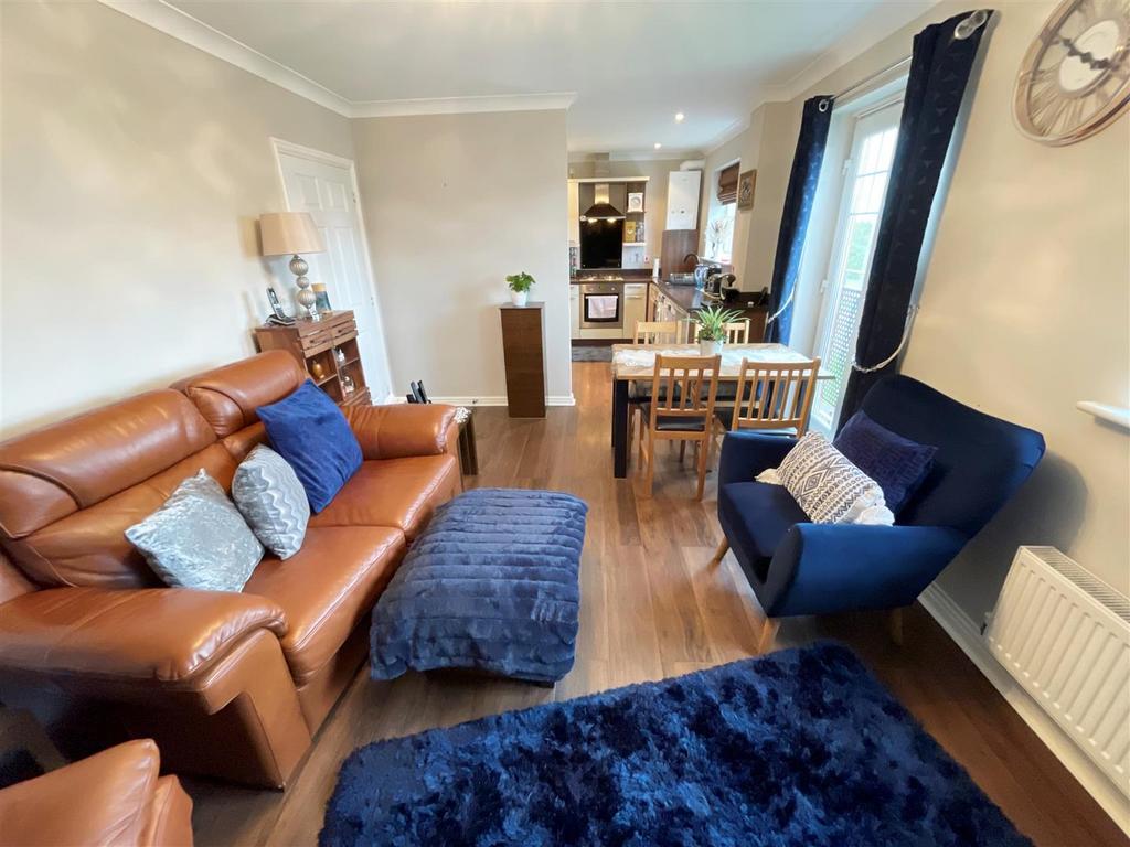 Lounge/dining area