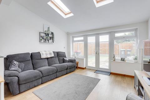 3 bedroom end of terrace house for sale, Watnall Road, Nottingham NG15
