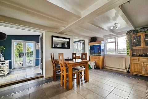 3 bedroom semi-detached house for sale, Harwich Road, Little Clacton, Clacton-on-Sea