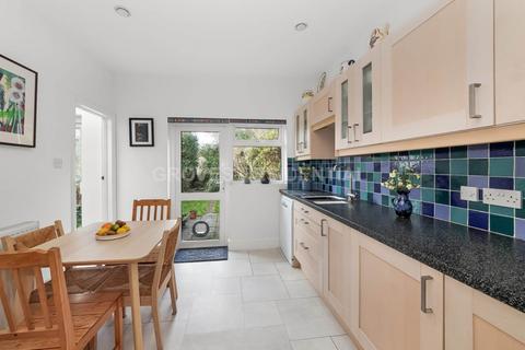 4 bedroom semi-detached house for sale, Malden Hill Gardens, New Malden
