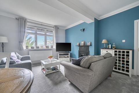 2 bedroom flat for sale, Petworth Road, Godalming GU8
