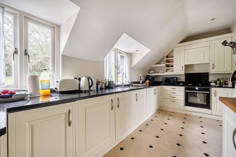 2 bedroom flat for sale, Petworth Road, Godalming GU8
