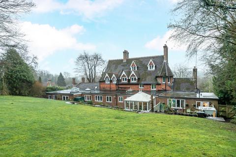 2 bedroom flat for sale, Petworth Road, Godalming GU8