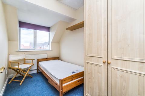 undefined, Pacific Close, Southampton, SO14