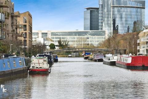 Brentford Lock West, Commerce Road