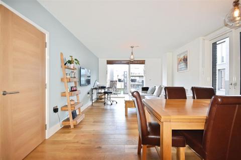 2 bedroom apartment for sale, Brentford Lock West, Commerce Road