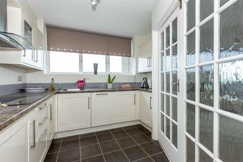2 bedroom flat for sale, Boundary Road, Worthing