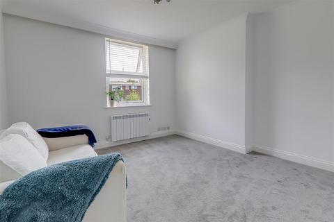 undefined, West Avenue, Worthing BN11