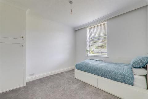 undefined, West Avenue, Worthing BN11