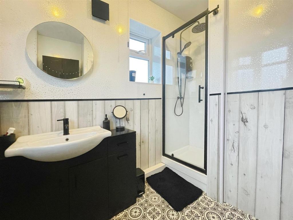 Bathroom One en-suite