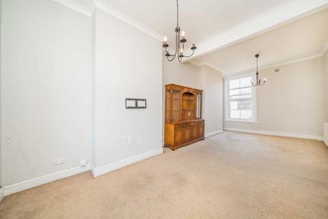 3 bedroom flat for sale, Sandycombe Road, Richmond TW9