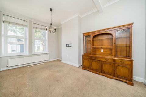 3 bedroom flat for sale, Sandycombe Road, Richmond TW9