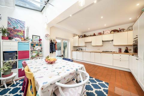 undefined, St. Johns Road, Isleworth TW7