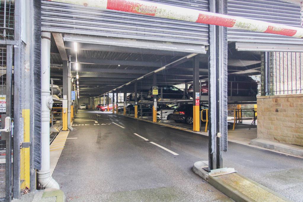 Garage/Parking