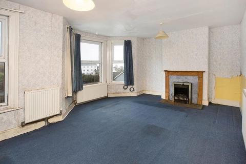 2 bedroom flat for sale, Grove Crescent, Teignmouth, TQ14