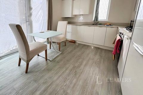 Flat to rent, Lawrence Weaver Road, Cambridge, Cambridgeshire, CB3