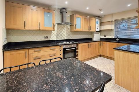 3 bedroom terraced house to rent, St. Pauls Close, London, W5
