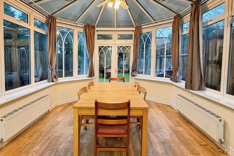 3 bedroom terraced house to rent, St. Pauls Close, London, W5