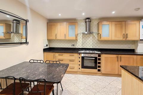 3 bedroom terraced house to rent, St. Pauls Close, London, W5