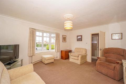 2 bedroom detached bungalow for sale, Ghyllside Avenue, Hastings