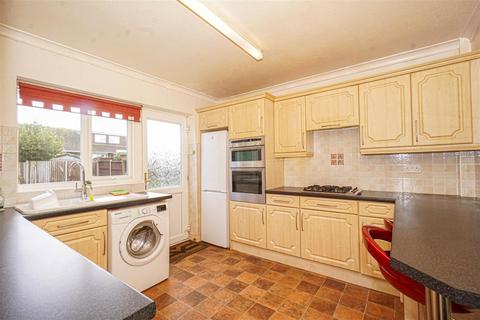 2 bedroom detached bungalow for sale, Ghyllside Avenue, Hastings