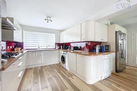 4 bedroom detached house for sale, Pout Road, Snodland, ME6
