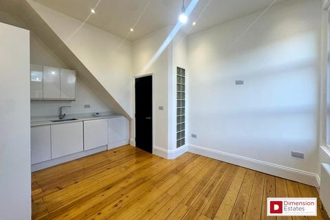 2 bedroom flat to rent, Evering Road, Upper Clapton, Hackney, E5