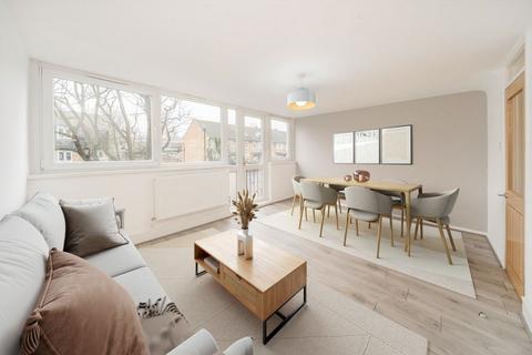 2 bedroom flat to rent, Boyton Road, London N8