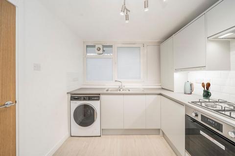 2 bedroom flat to rent, Boyton Road, London N8