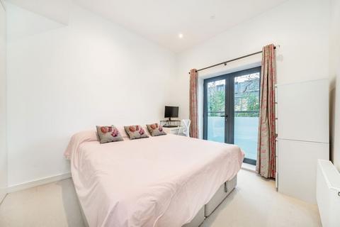 2 bedroom terraced house for sale, Seething Wells Lane, Surbiton KT6