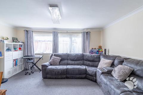 3 bedroom end of terrace house for sale, St. Margarets Avenue, Stanford-Le-Hope SS17
