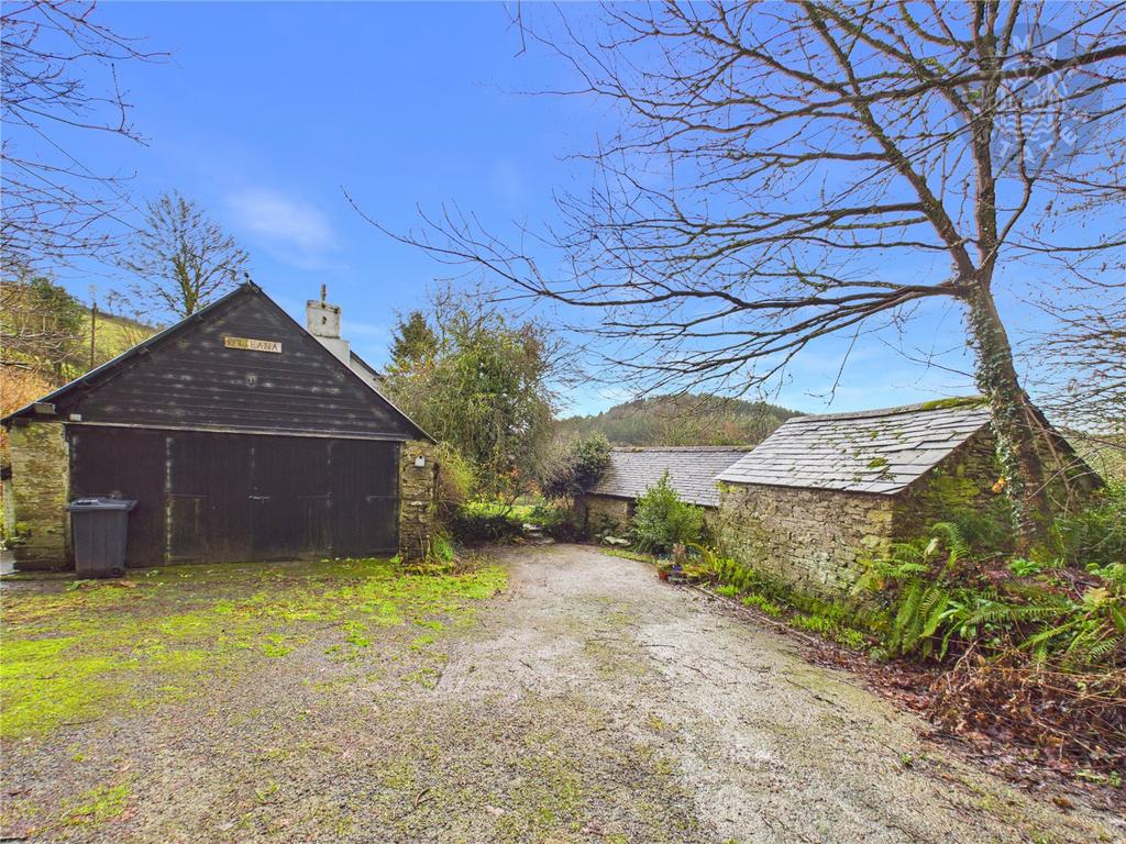 Entrance Driveway