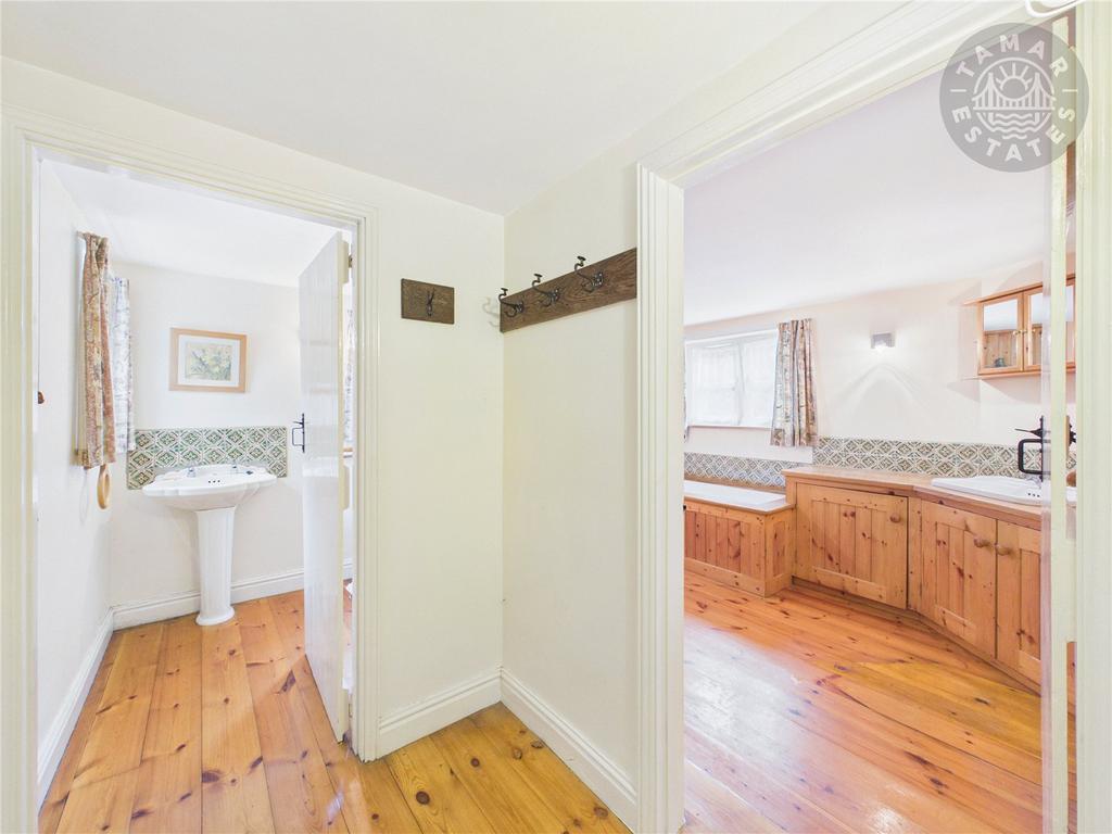 Bathroom &amp; W/C