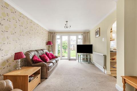 2 bedroom semi-detached bungalow for sale, Parkfield Crescent, Feltham, TW13